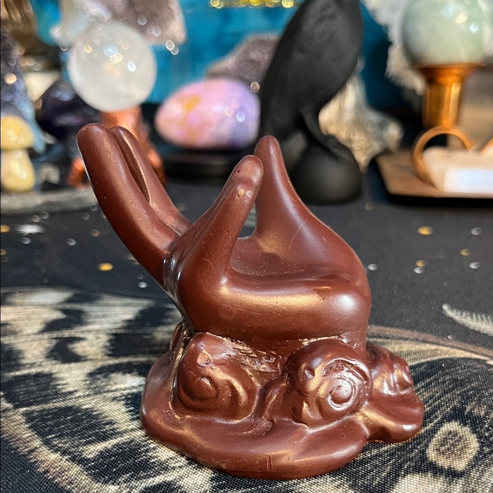 Hand sphere holder
